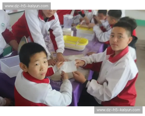 绿茵争锋的峥嵘岁月：当梅州客家遇上泰州远大，谁才是那道最亮的电光？